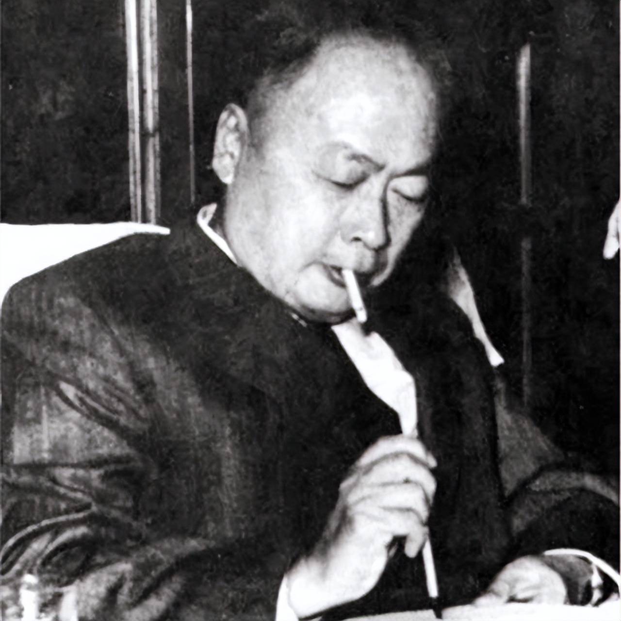 上海解放后那帮哄抬物价的投机商赔了底朝天